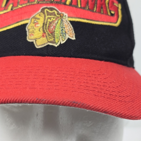 Vintage 90’s Logo Athletic Chicago Blackhawks NHL Big Spellout And Logo - Picture 10 of 11